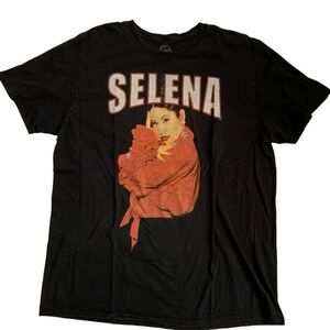 Selena Graphic Tee XL